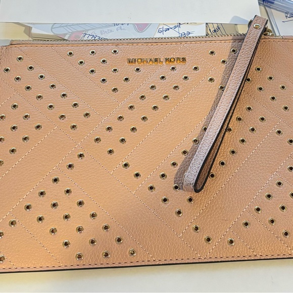 Michael Kohrs wristlet.  Excellent condition. - Picture 5 of 6